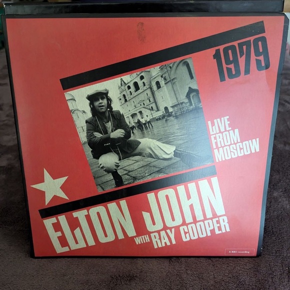 Victrola record player and vinyl/disc sets - Picture 8 of 8